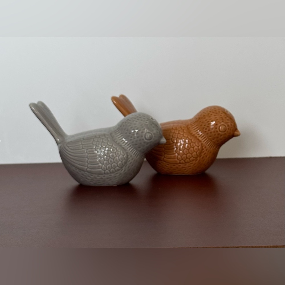 Hallmark Decorative Ceramic Bird Salt And Pepper Shakers- Gray and Brown